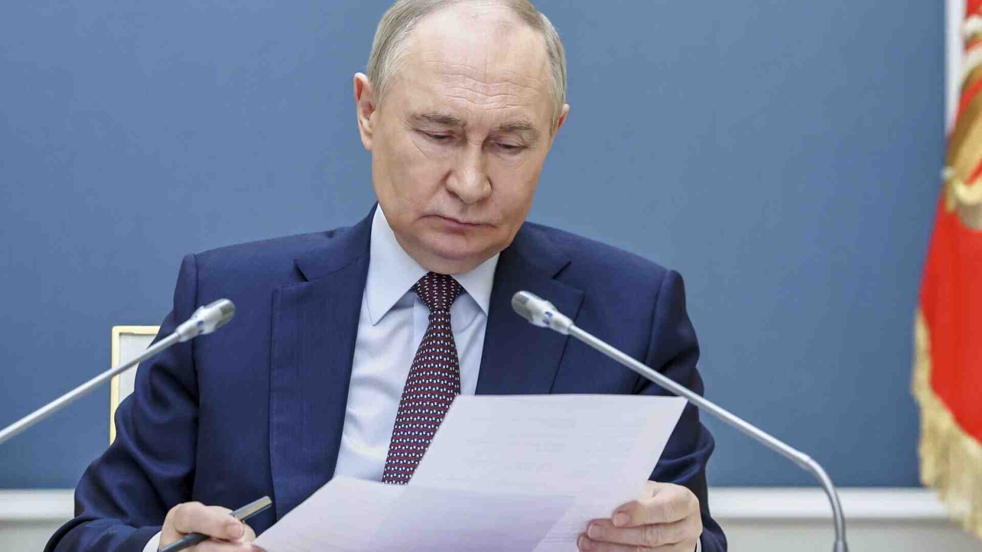 Immagine di Putin esita su Istanbul: è lui l’ostacolo alla pace, non Zelensky