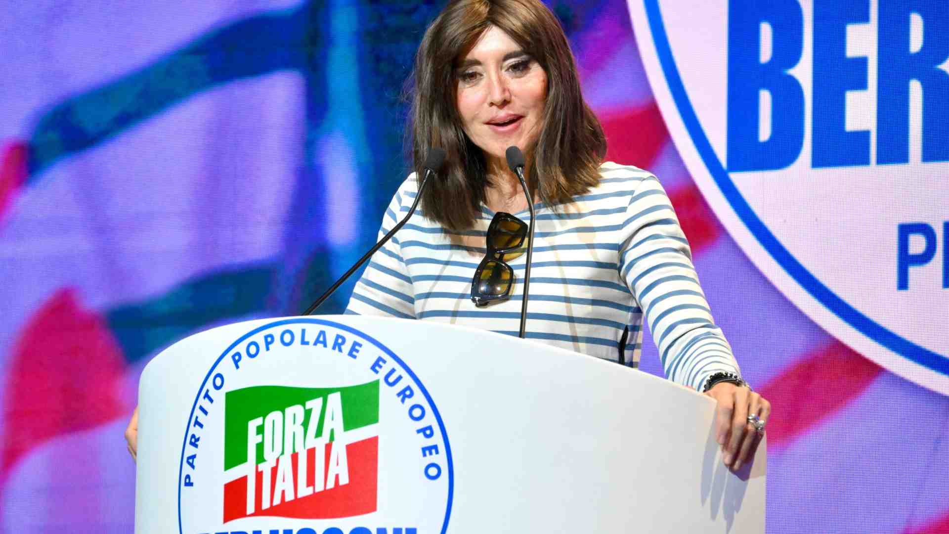 Immagine di La ministra Bernini alle opposizioni: “Basta propaganda sulla pelle dei ricercatori”