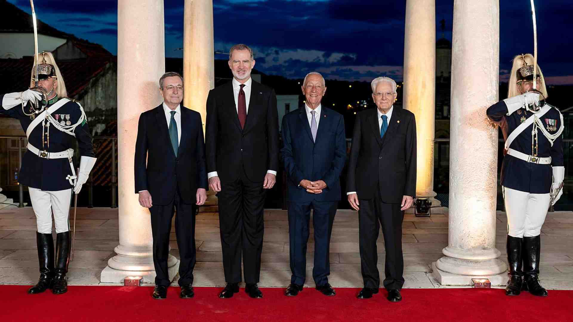 Immagine di Nessun dorma. Le sveglie di Mattarella e Draghi all'Europa