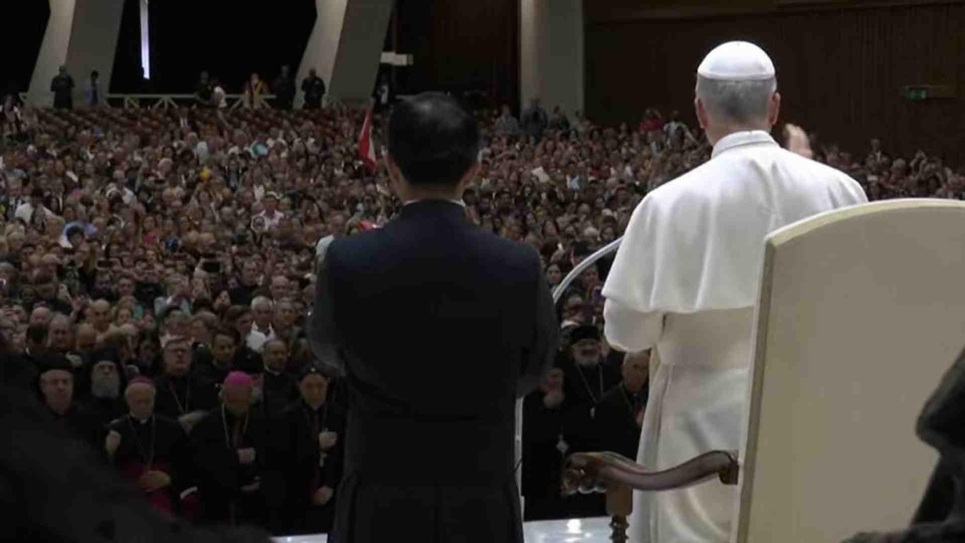 Immagine di Papa Leone: «Impiegherò ogni mio sforzo per la pace»