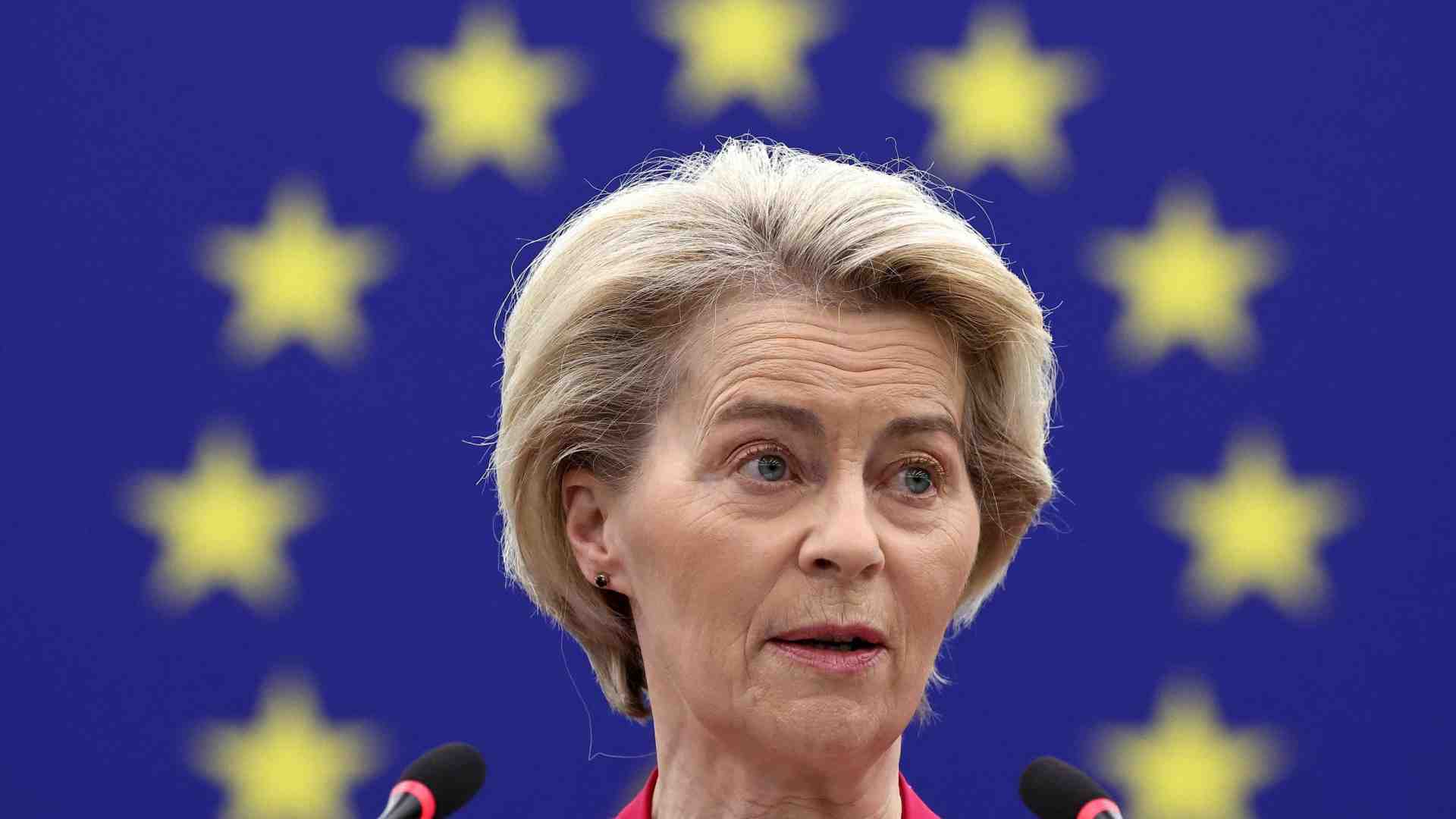 Immagine di Perché il caso degli sms con Pfizer imbarazza Von der Leyen e l'Europa