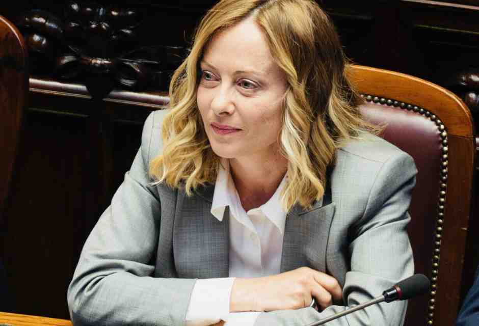Meloni incassa, ma sbotta con Schlein. Intanto il governo si blocca sui porti: salta la norma Spinelli voluta da Salvini