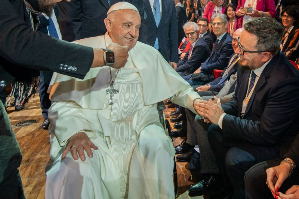 Il Papa saluta Adriano Bordignon durante un incontro pubblico - .