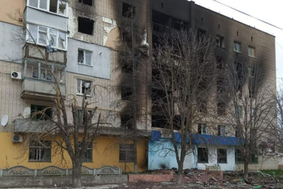 Palazzi fantasmi, distrutti dalle bombe, per le vie della città - .