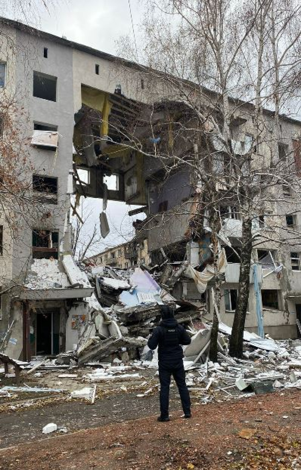 I bombardamenti russi nei villaggi e nelle città lungo il fronte nella regione di Donetsk - Polizia di Donetsk