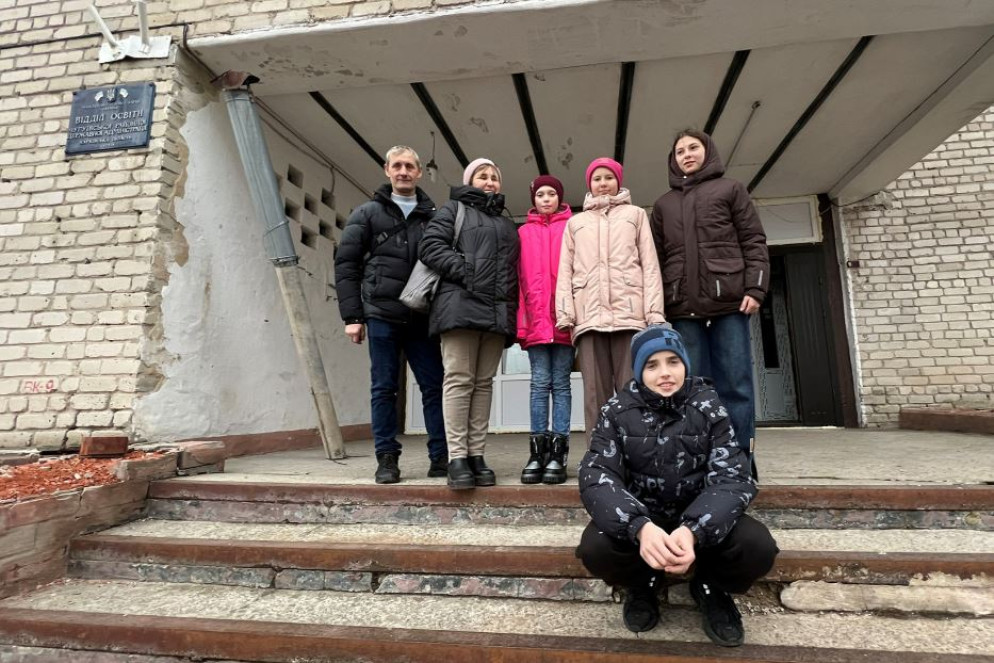 I coniugi Trochxmcenko con alcuni dei dieci ragazzi adottati nei mesi di guerra - Gambassi