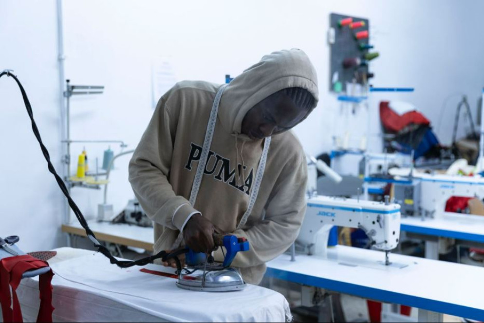 Victory, il giornale della Nigeria, sbarcato in Sicilia e accolto dalla rete Sai che lavora nella "Sartoria Sociale - Lab & Shop" di Palermo - Sai Palermo