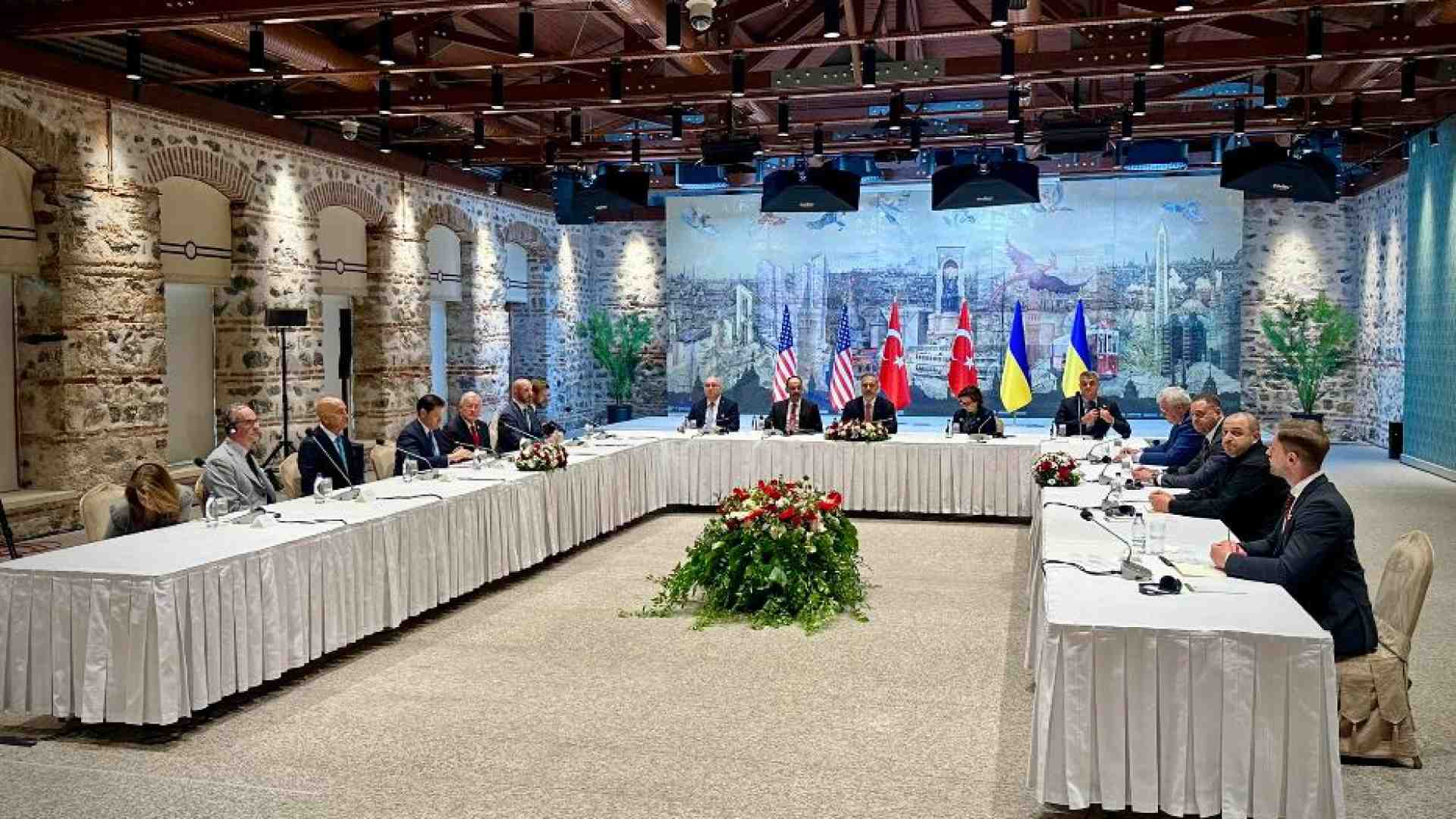 Immagine di Il dialogo tra sordi ha sfiorato la farsa: nessuna pace a Istanbul