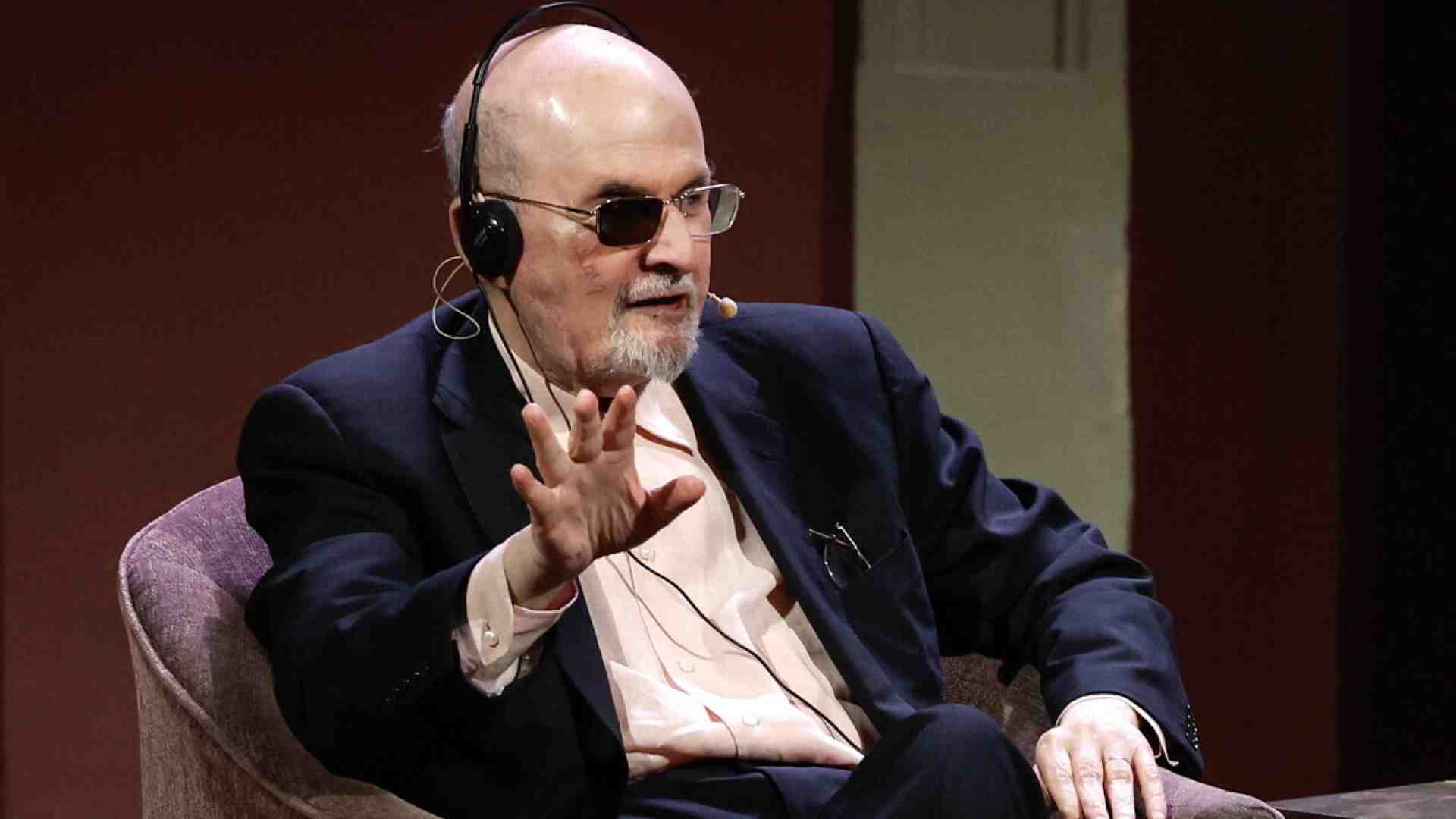 Immagine di “Salman Rushdie è islamofobo, non parli”. E lo scrittore non va all’università