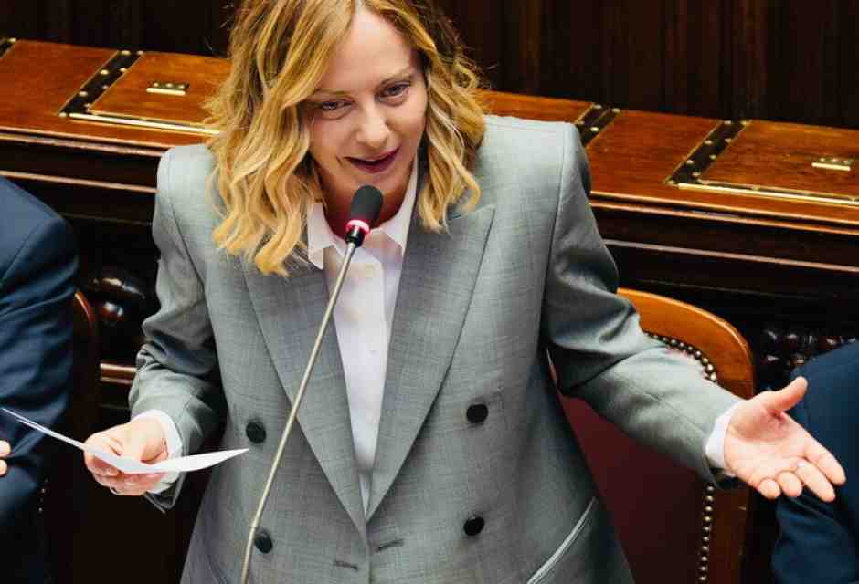 Meloni e lo spread, indignazione postuma per una gaffe in diretta