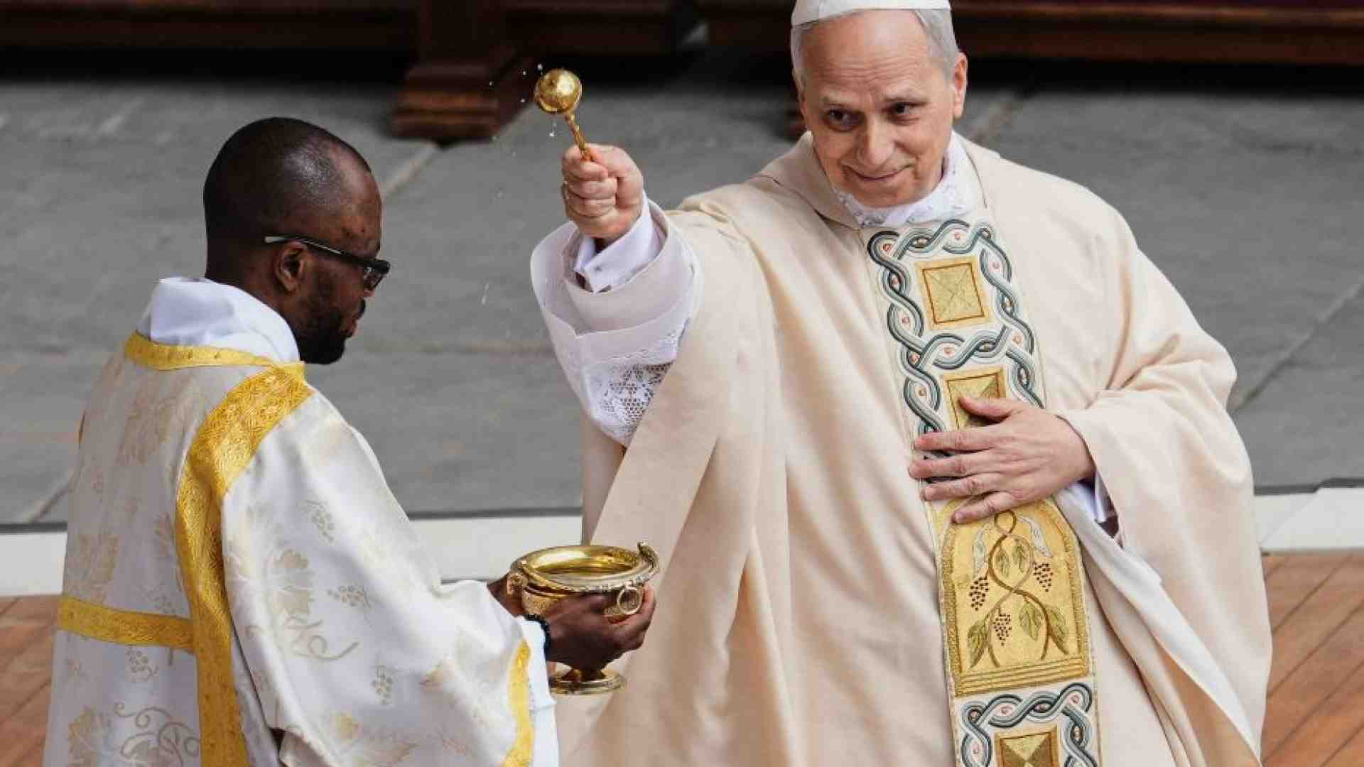 Immagine di Leone XIV: «È l'ora dell'amore. Chiesa unita per un mondo riconciliato»