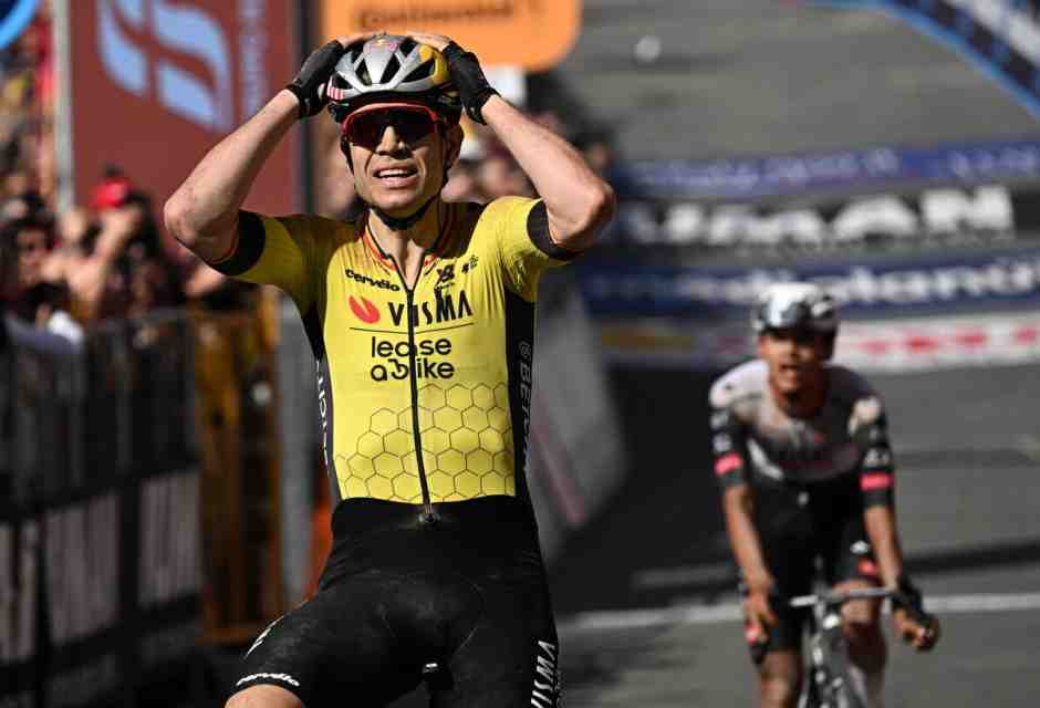 Wout van Aert ha vinto la nona tappa del Giro d'Italia 2025, Isaac Del Toro &egrave; la nuova maglia rosa (foto Ansa)