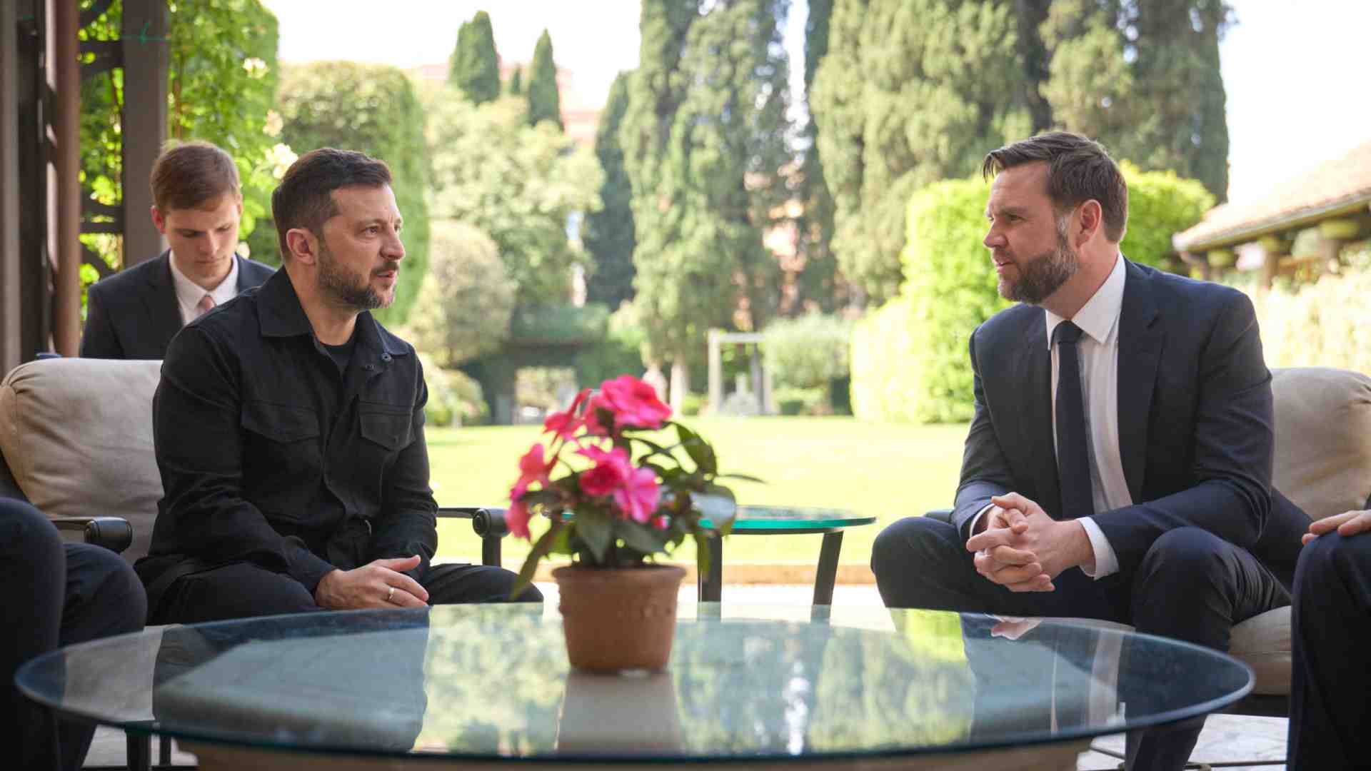Immagine di Disgelo tra Zelensky e Vance a Roma, oggi la telefonata tra Trump e Putin