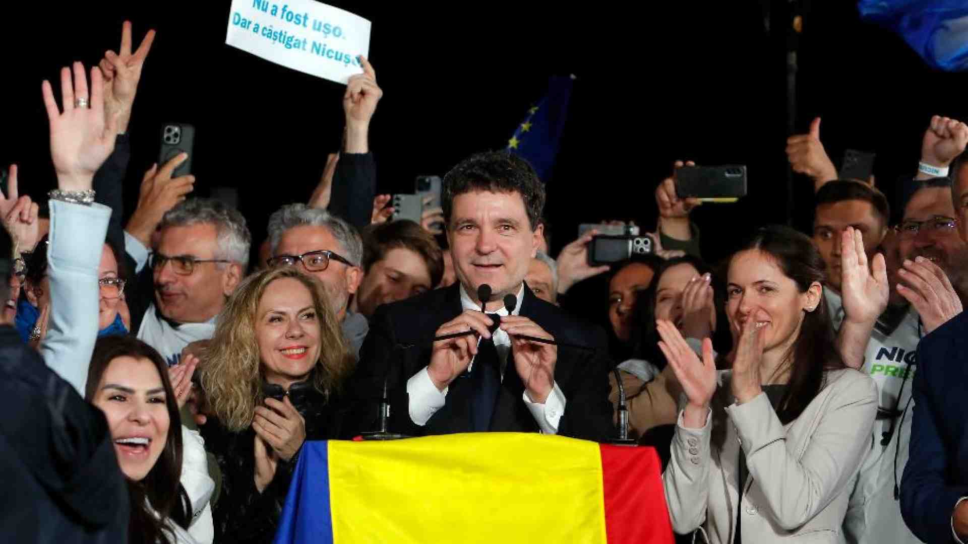Immagine di In Romania vince il filo-Ue Nicusor Dan. La Polonia andrà al ballottaggio