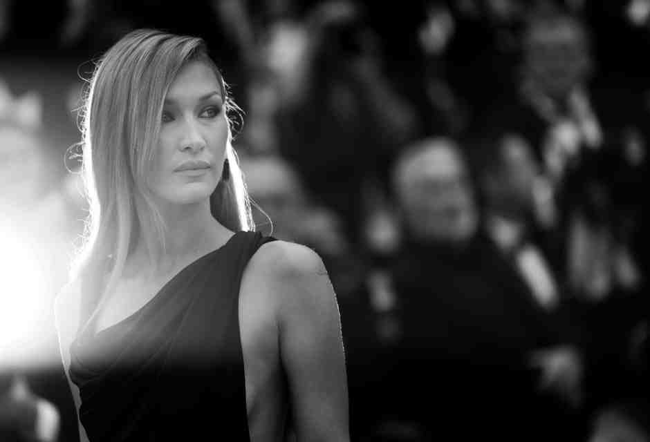 Bella Hadid sul red carpet del Festival di Cannes 2025 (foto Getty)