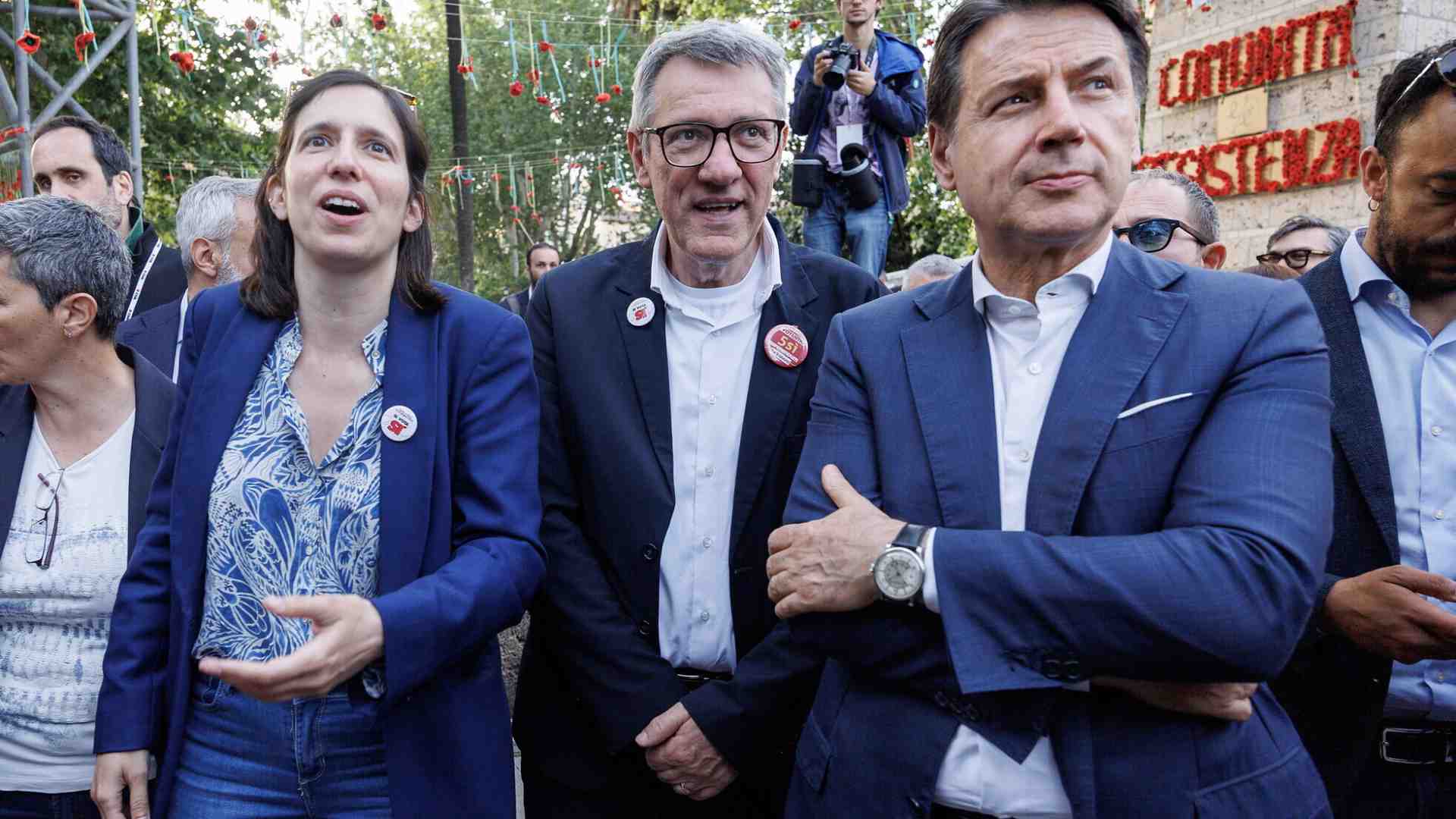 Immagine di Elly Schlein sfida la Rai ma riempie i palinsesti Rai. La maratona referendum tra megafoni scalcagnati e macchinoni