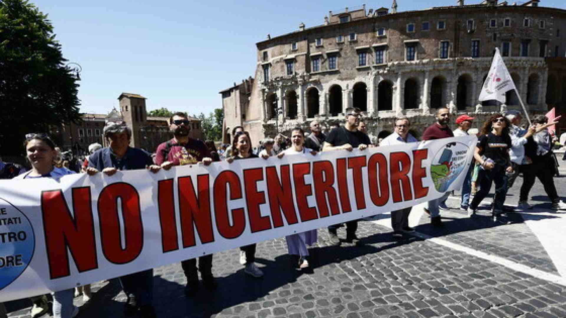 Immagine di Dilemma dem sui termovalorizzatori. Tranne che a Roma, il Pd dice no (i casi da Nord a Sud)