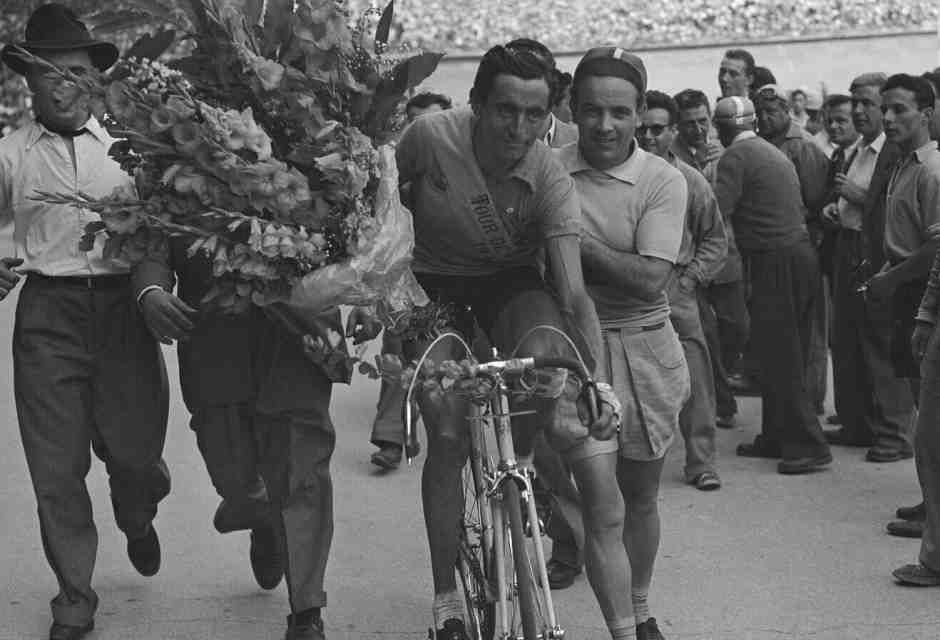 Giannetto Cimurri con Fausto Coppi dopo la vittoria del Tour de France 1949 dell'Airone (foto Getty Images)