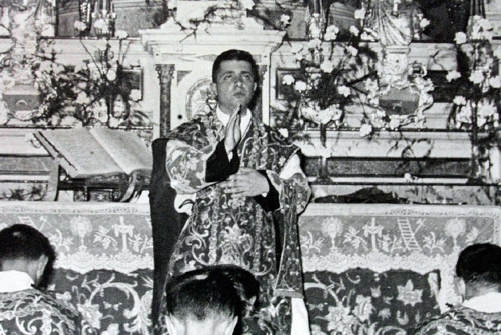 Dionigi Tettamanzi durante la sua Prima Messa il 29 giugno 1957 a Renate, suo paese natale