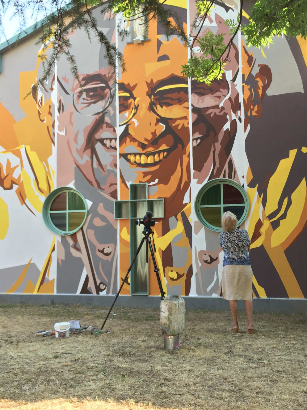 Il murales di Orticanoodles per l'Oratorio della Caritas a Massa