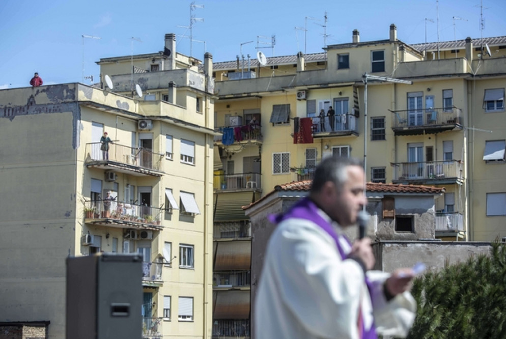 La Messa sui tetti a Santa Giulia Billiart a Roma - Siciliani