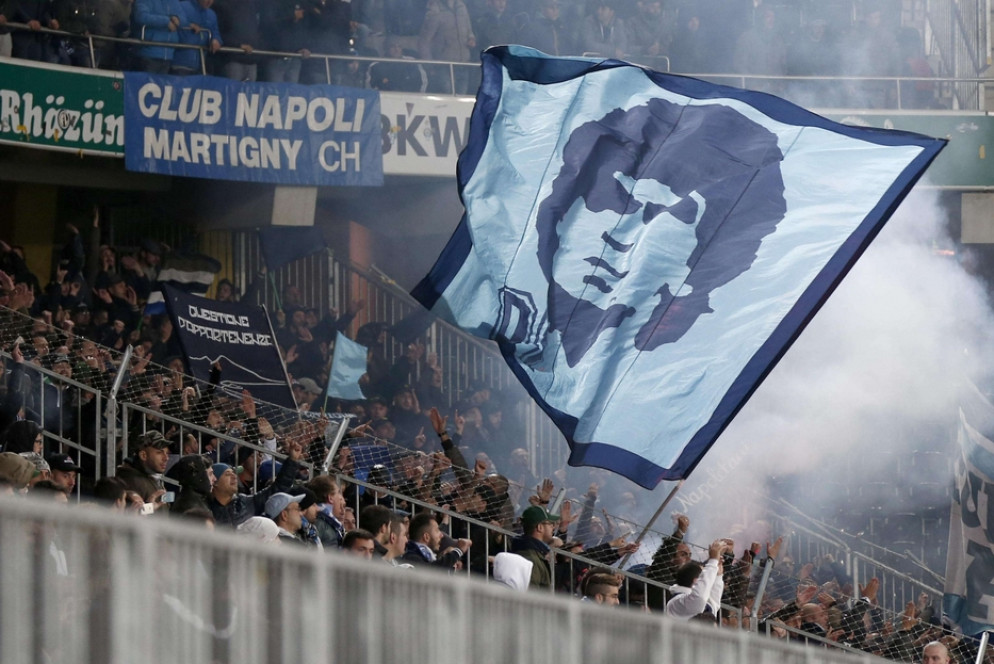 Maradona idolo dei tifosi napoletani - Ansa