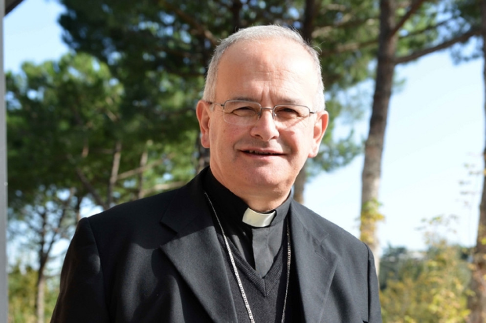 l vescovo di Aversa, Angelo Spinillo