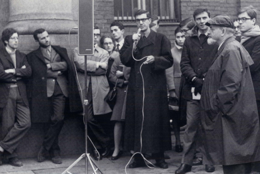 Mario Capanna tiene un comizio davanti all'Università Cattolica (Archivio storico dell’Università Cattolica )