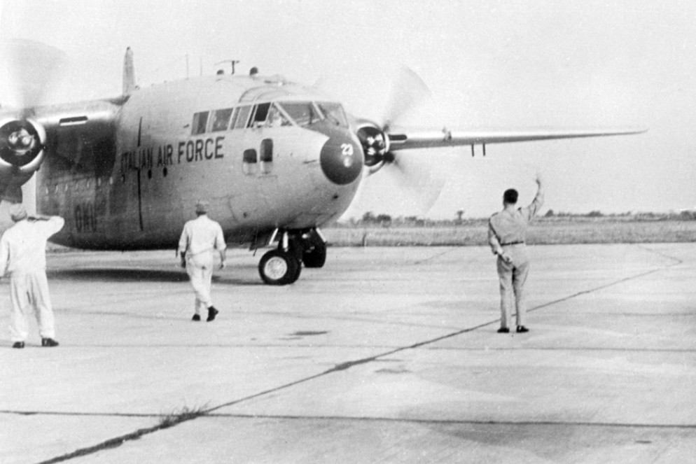 Uno dei C-119 del Distaccamento della 46a Aerobrigata salutato al momento della partenza per il rientro in Italia - Foto Aeronautica Militare