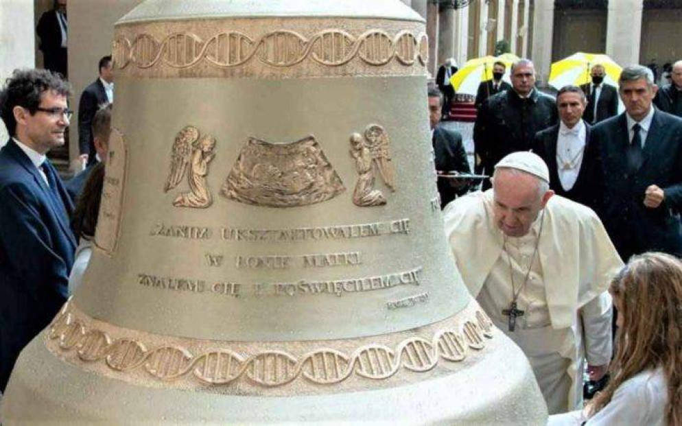 Papa Francesco benedice le campane della vita, voce dei non nati - Vatican Media