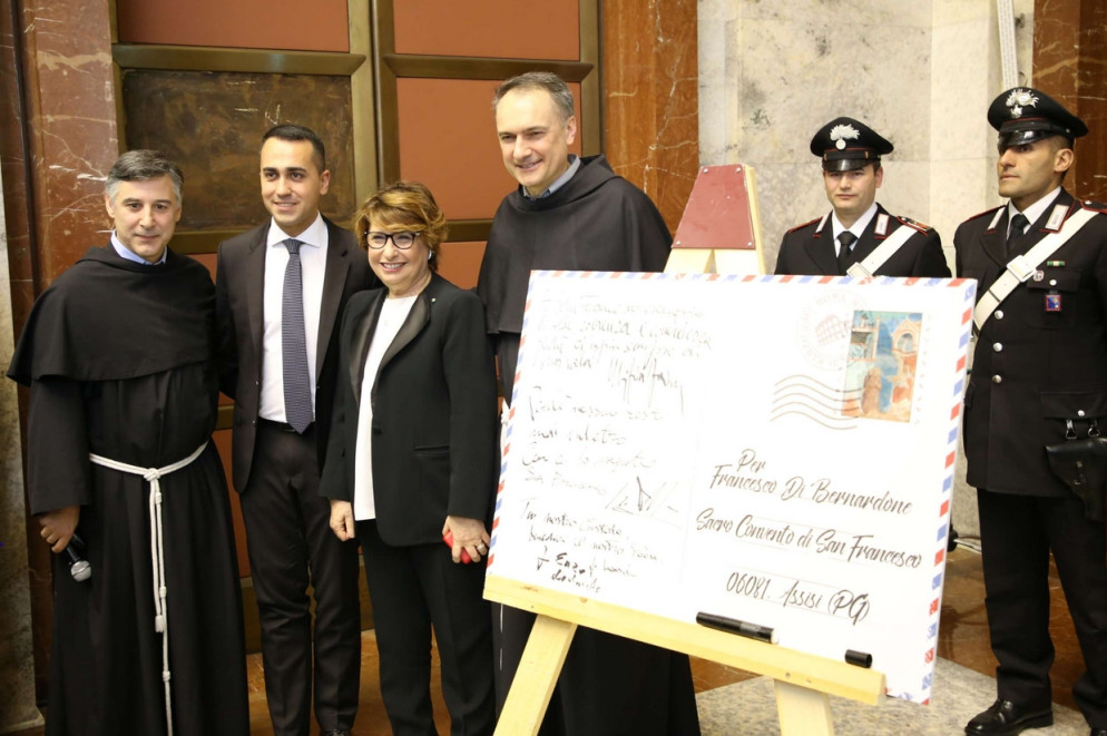 La presentazione del francobollo per gli 800 anni dell'incontro fra san Francesco e il sultano d'Egitto