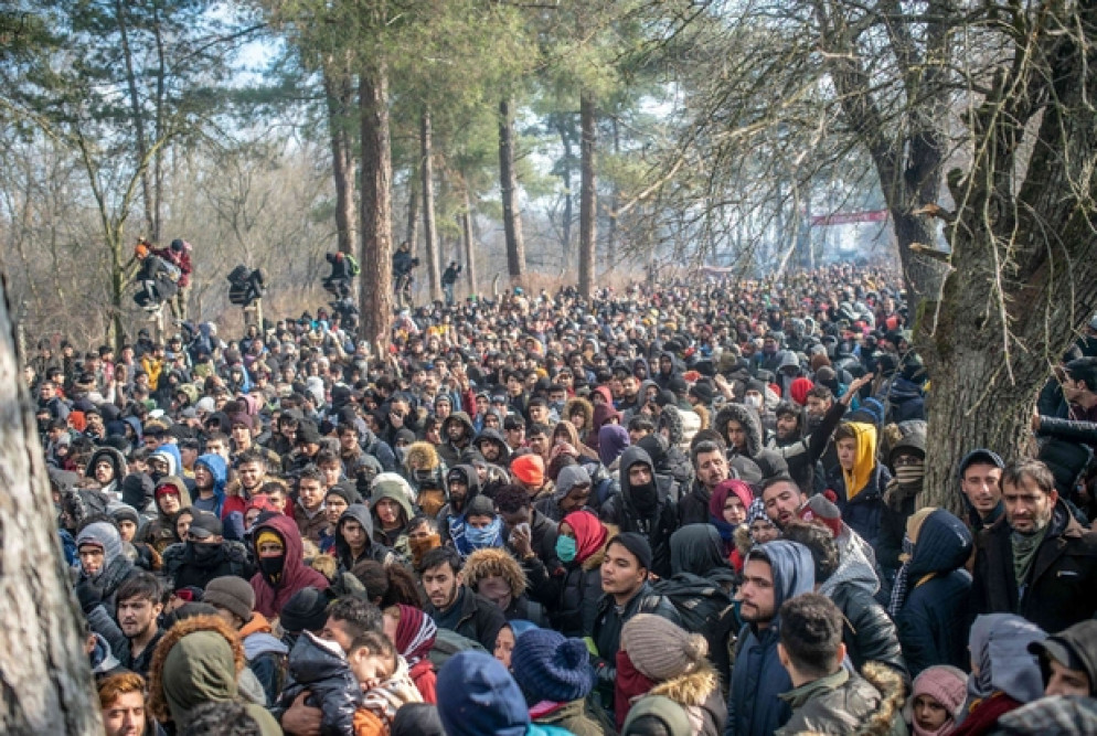 Profughi siriani ammassati nella zona di confine tra Turchia e Grecia a Pazarkule - Ansa