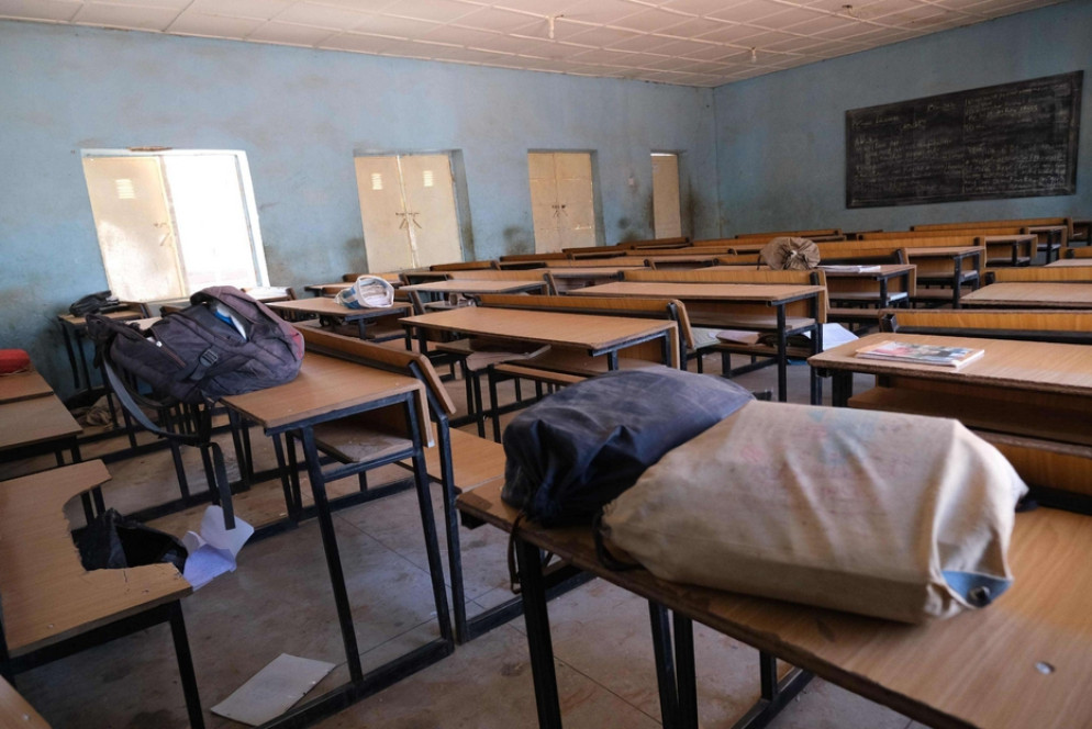 L'aula vuota e gli zaineti di alcuni dei 330 ragazzi rapiti - Ansa