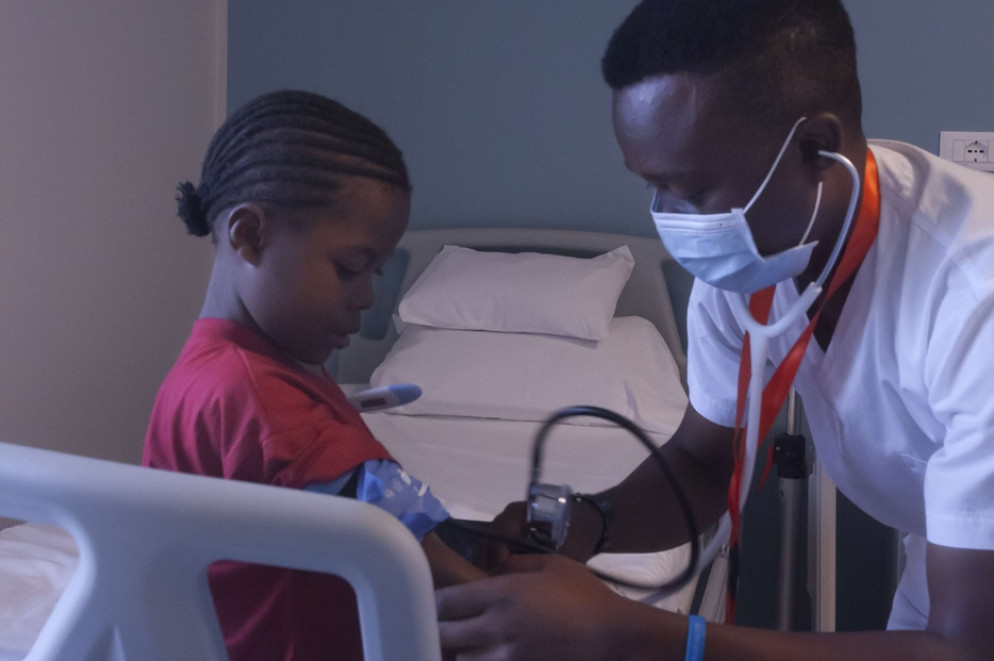 L'85% dei medici e degli infermieri è formato da personale locale - Foto Emergency