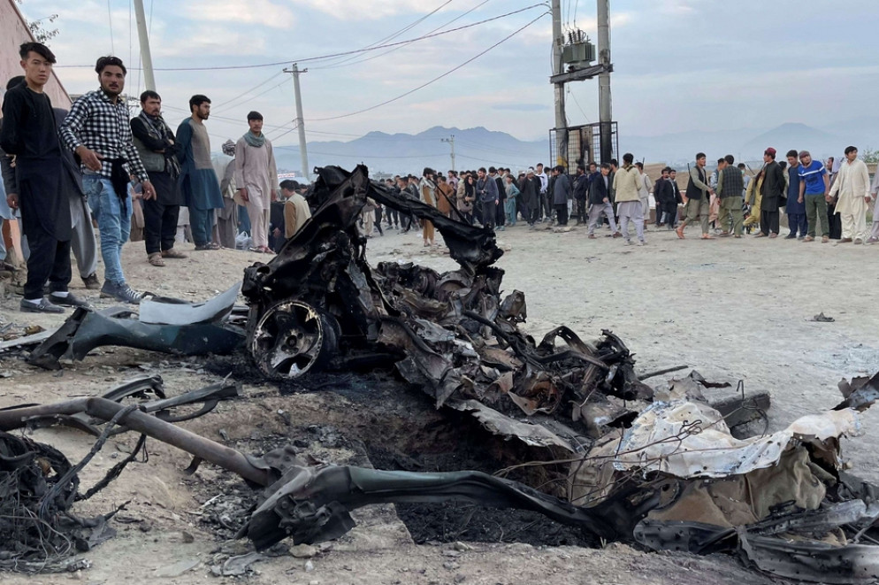L'autobomba che è stata fatta esplodere vicino a una scuola di Kabul - Reuters