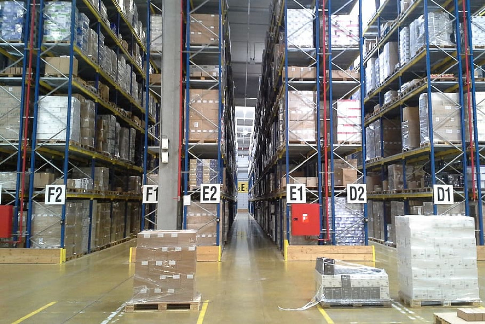 I magazzini di stoccaggio di una fabbrica - .