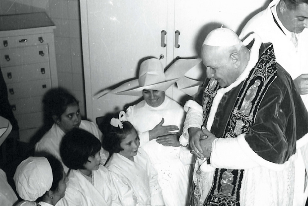 La visita di Giovanni XXIII nel 1958 (Foto archivio storico del Bambino Gesù)
