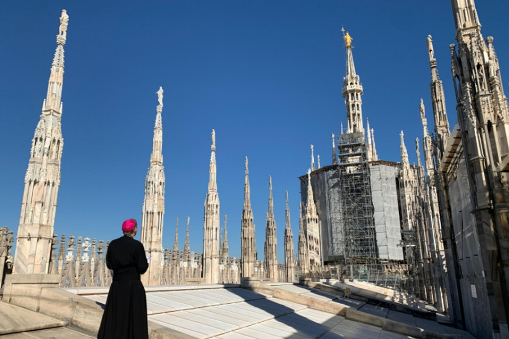 La preghiera per la liberazione dal Covid dell'arcivescovo di Milano, Mario Delpini - Ansa