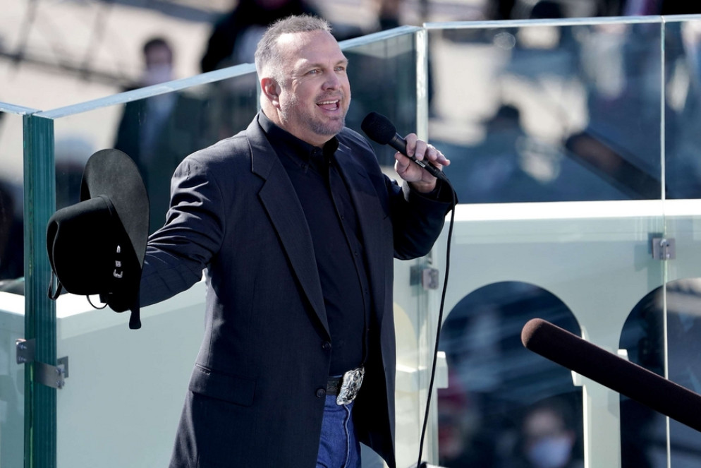 Garth Brooks durante la sua esibizione - Reuters