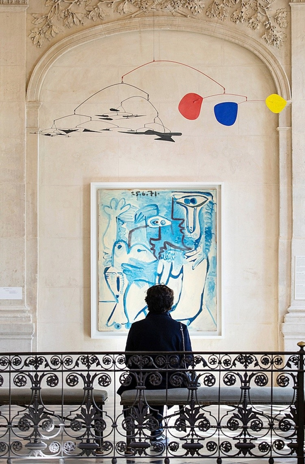 Dipinto di Picasso, «Coppia» (1970-71, Parigi, Centro Pompidou) e Calder, «Senza titolo» (1956,
© Calder Foundation) - © Voyez-Vous/Vinciane Lebrun