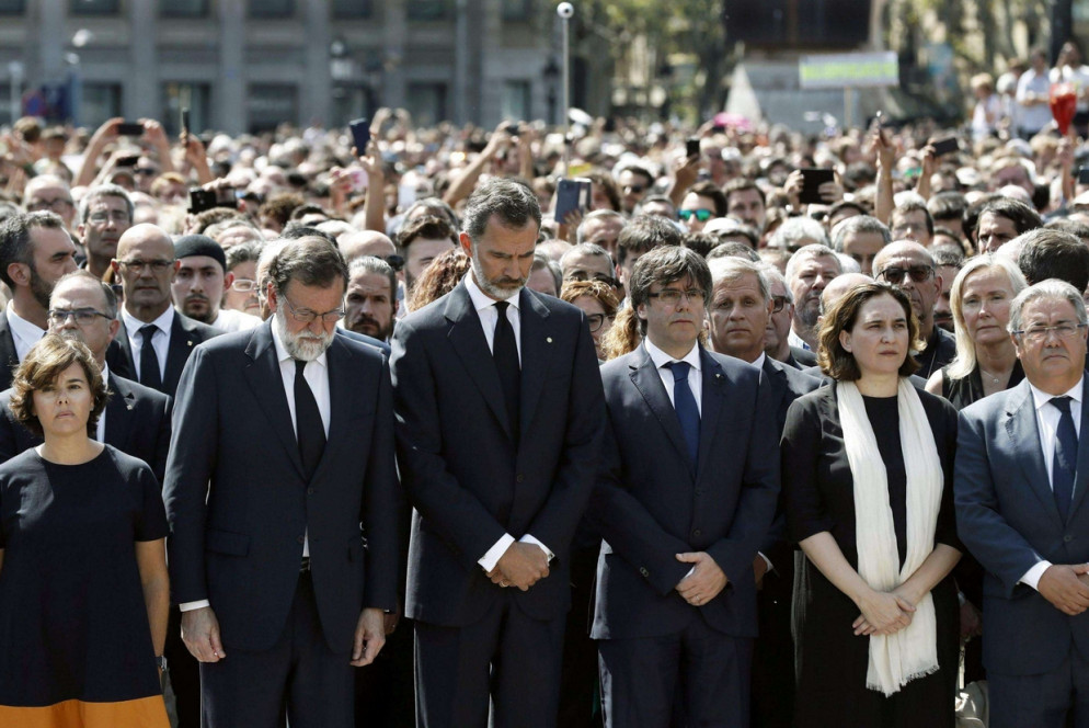 Il raduno per commemorare le vittime