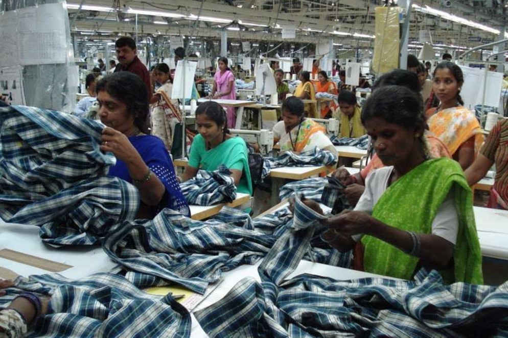 India, operaie in uno stabilimento tessile