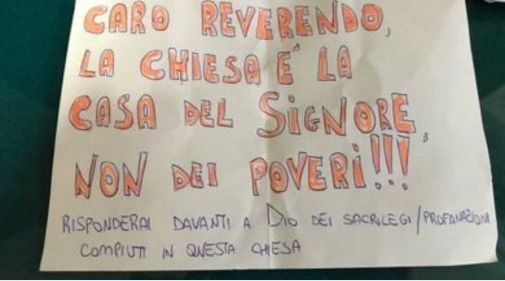 Il biglietto di minacce ricevuto da don Pietro Sigurani