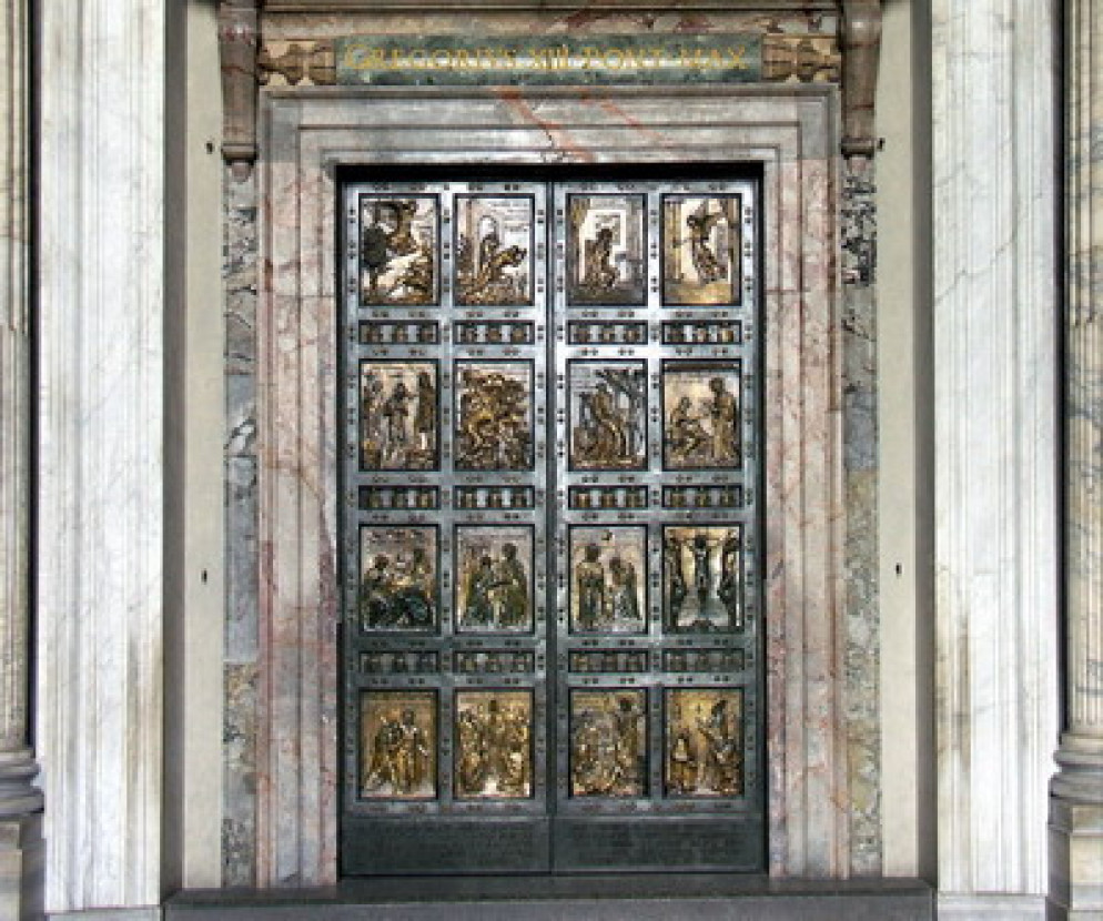 Un particolare della Porta Santa realizzata nel 1949 dallo scultore Vico Consorti - Roland Fischer
