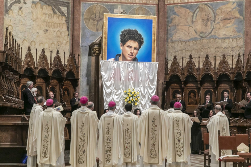 La beatificazione di Carlo Acutis. Basilica di San Francesco. La messa presieduta dal Cardinal Agostino Vallini. 10-10-2021 - Siciliani