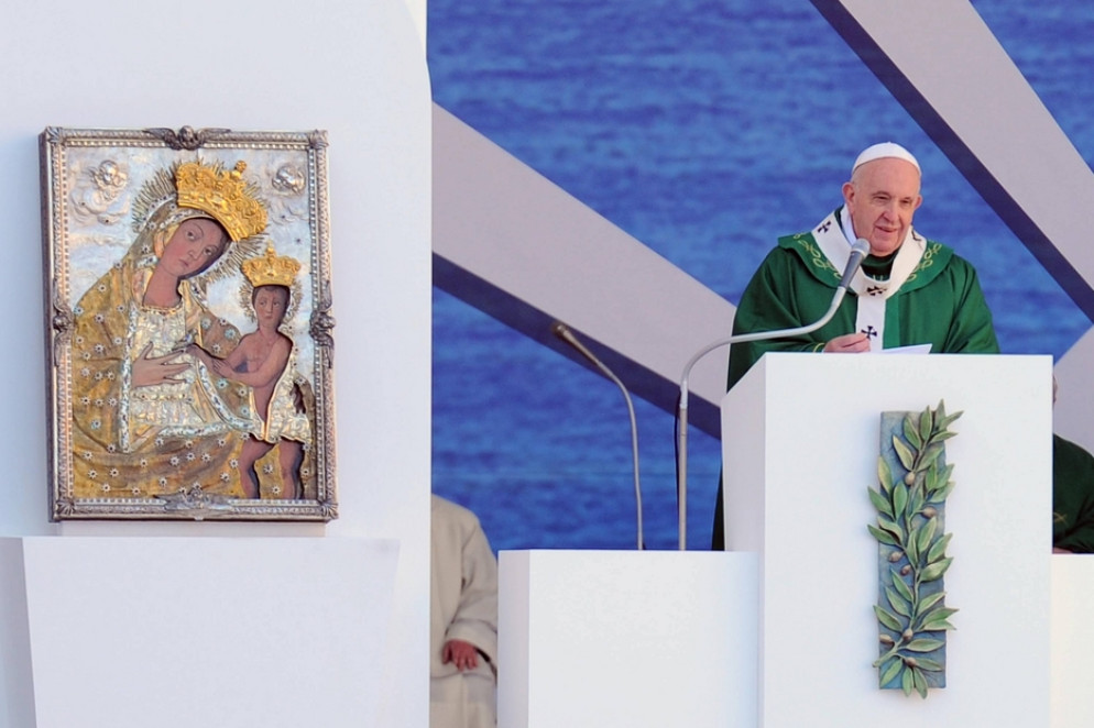 Il Papa durante la Messa che il 23 febbraio 2020 concluse l'incontro di Bari - Siciliani