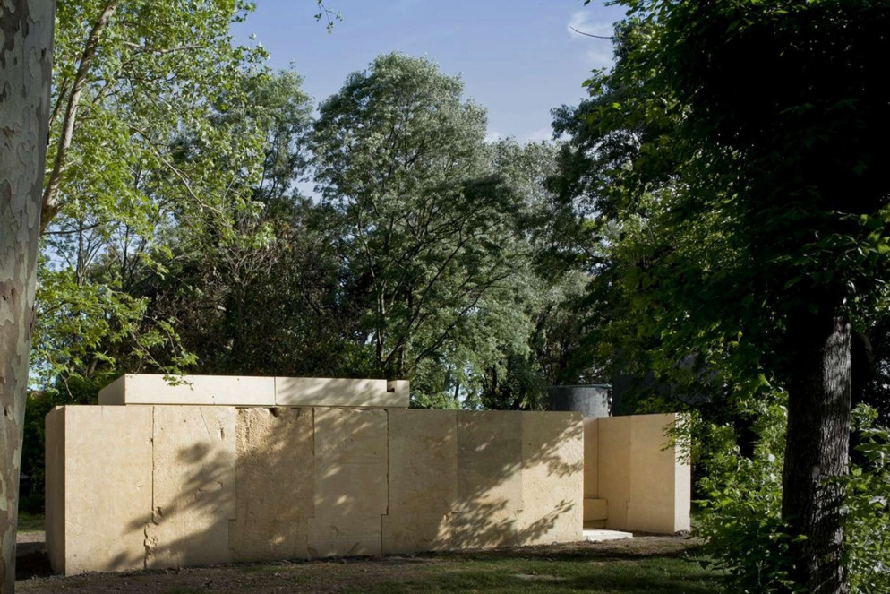 La cappella in blocchi modulari di pietra di Vicenza realizzato dal portoghese Eduardo Souto De Moura (Alessandra Chemollo)