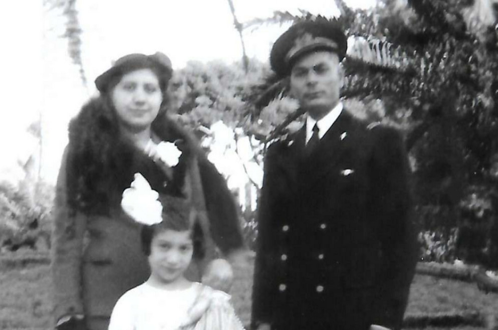La famiglia Bramante a Taranto. In primo piano la piccola Lucia - Foto Famiglia Bramante