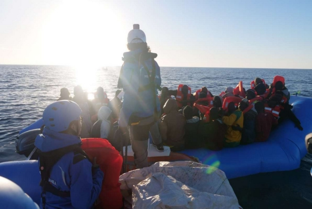 L'operazione di soccorso di Mediterranea di lunedì 18 marzo (Twitter / Operazione Mediterranea)