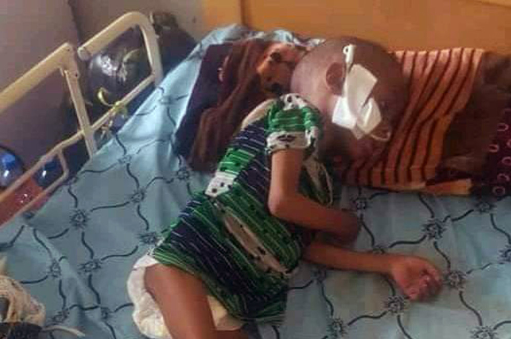 Un bimbo di 4 anni da Hintalo. I suoi genitori non riescono a sfamarlo da tre mesi. Il padre chiede aiuti intorno alle chiese, ma non riesce a procurarsi abbastanza cibo - .